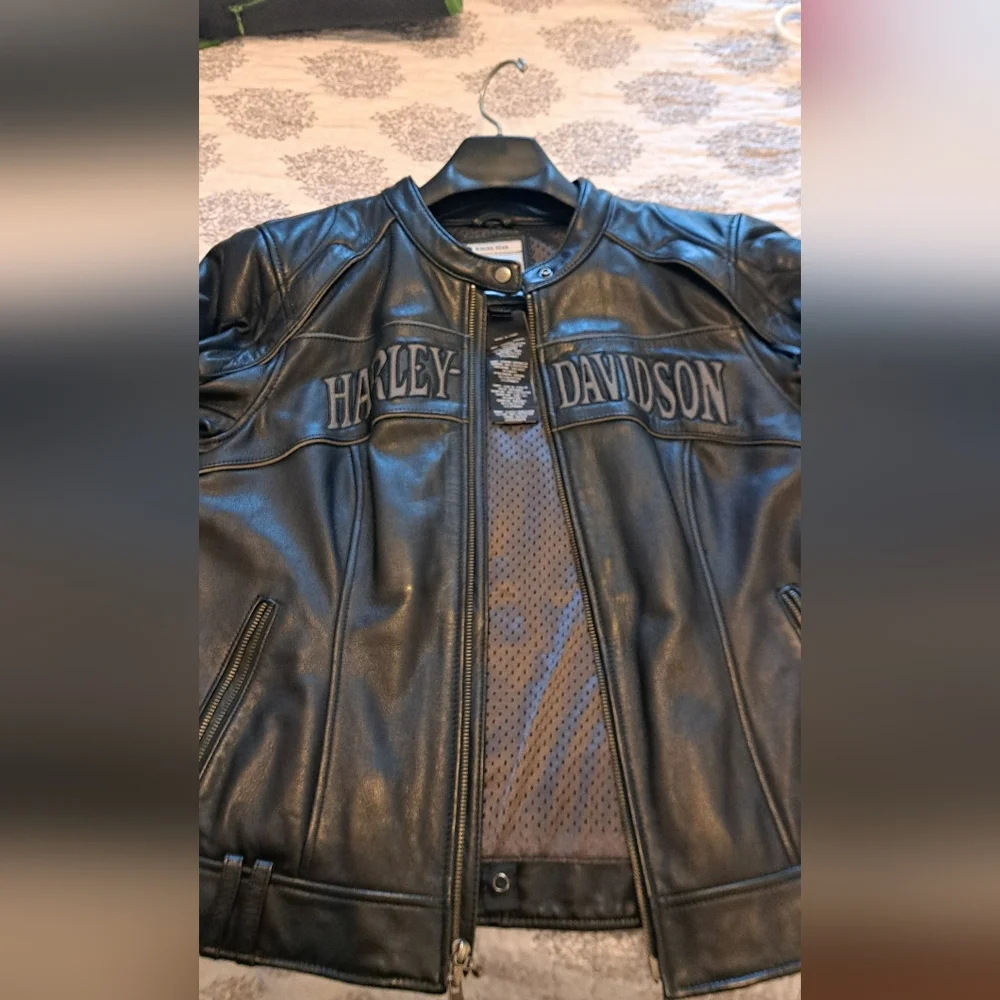 Harley Davidison Leather Coat - Picture 13 of 16